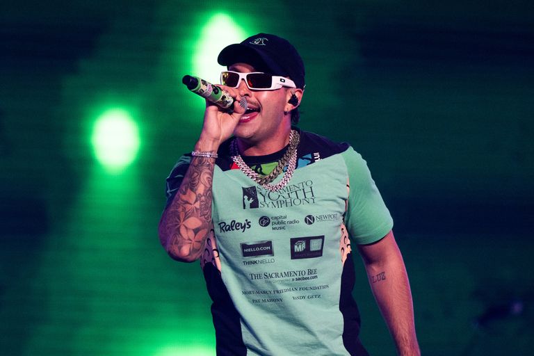 https://www.gettyimages.co.uk/detail/news-photo/singer-feid-performs-onstage-at-calibash-latin-music-news-photo/1459455200