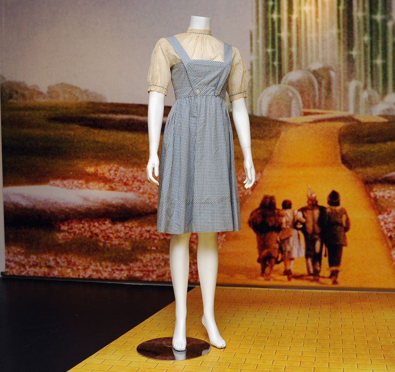 https://www.gettyimages.com/detail/news-photo/judy-garlands-blue-gingham-dress-from-the-wizard-of-oz-is-news-photo/155578534