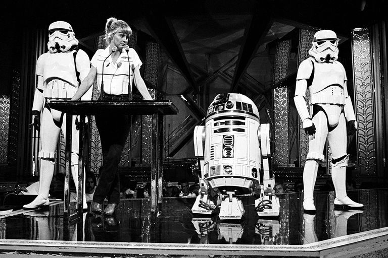 https://www.gettyimages.com/detail/news-photo/singer-actress-olivia-newton-john-with-star-wars-news-photo/1486726725