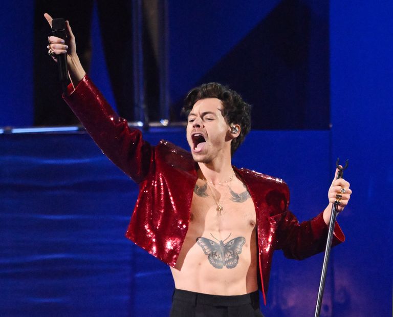 https://www.gettyimages.co.uk/detail/news-photo/harry-styles-performs-live-on-stage-during-the-brit-awards-news-photo/1465339093