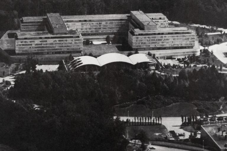 https://www.gettyimages.co.uk/detail/news-photo/aerial-view-of-the-central-intelligence-agency-building-news-photo/515493854