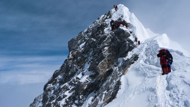 https://www.gettyimages.com/detail/news-photo/climbers-descending-the-hillary-step-on-everest-photo-taken-news-photo/177195719?adppopup=true