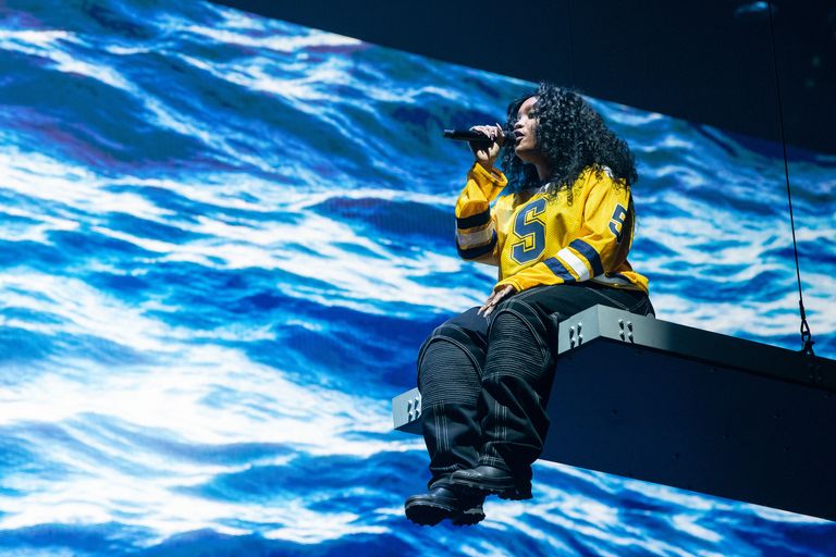 https://www.gettyimages.co.uk/detail/news-photo/february-27th-2023-sza-performs-at-capital-one-arena-in-news-photo/1247572936