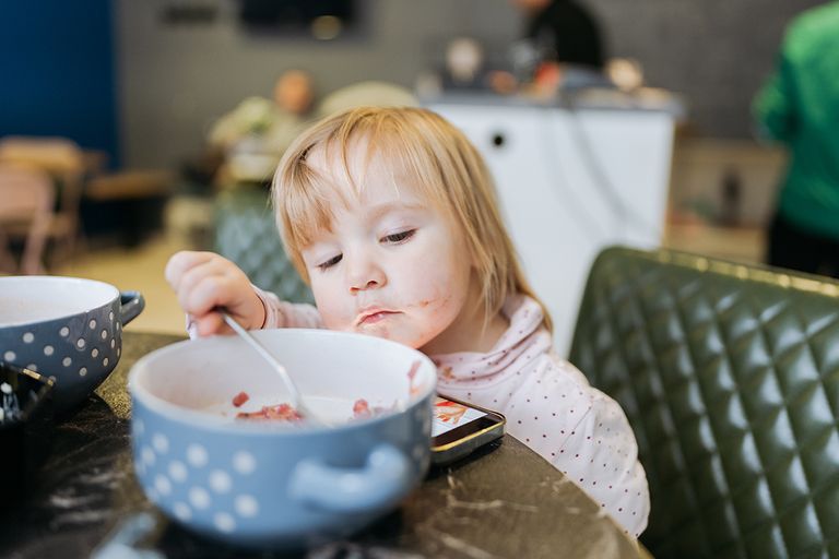 https://www.gettyimages.co.uk/detail/photo/little-girl-eating-her-meal-from-a-big-bowl-while-royalty-free-image/1461146765?phrase=SMALLER+FOOD+SERVINGS&adppopup=true