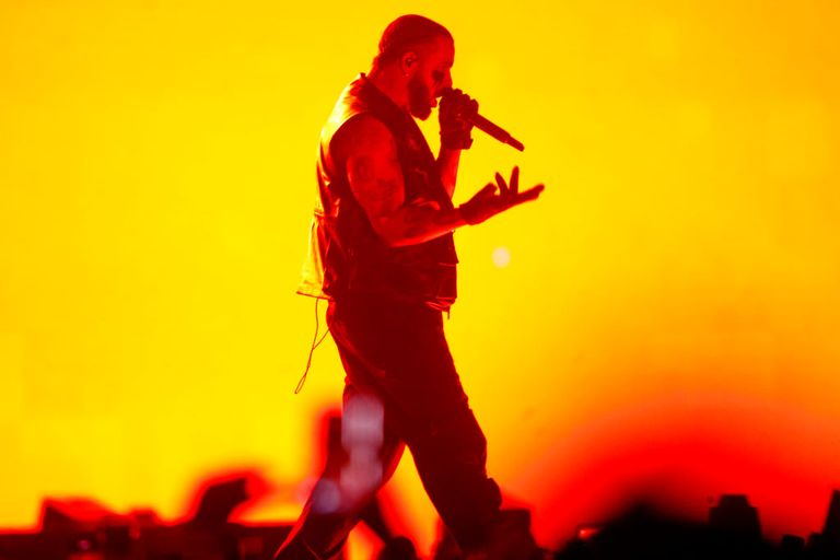 https://www.gettyimages.co.uk/detail/news-photo/drake-performs-during-day-two-of-lollapalooza-chile-2023-on-news-photo/1248578023?adppopup=true