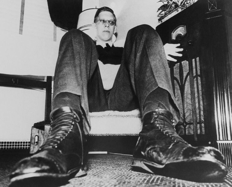 https://www.gettyimages.com/detail/news-photo/the-tallest-man-in-the-world-robert-wadlow-in-new-york-on-news-photo/107411143