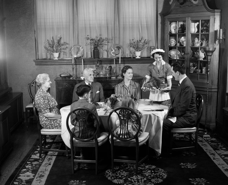 https://www.gettyimages.com/detail/news-photo/1940s-two-generation-family-in-dining-room-thanksgiving-news-photo/563936757