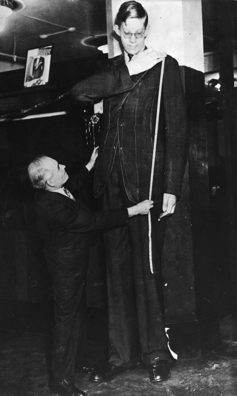 https://www.gettyimages.com/detail/news-photo/robert-wadlow-from-illinois-the-worlds-tallest-man-at-8-ft-news-photo/2630849