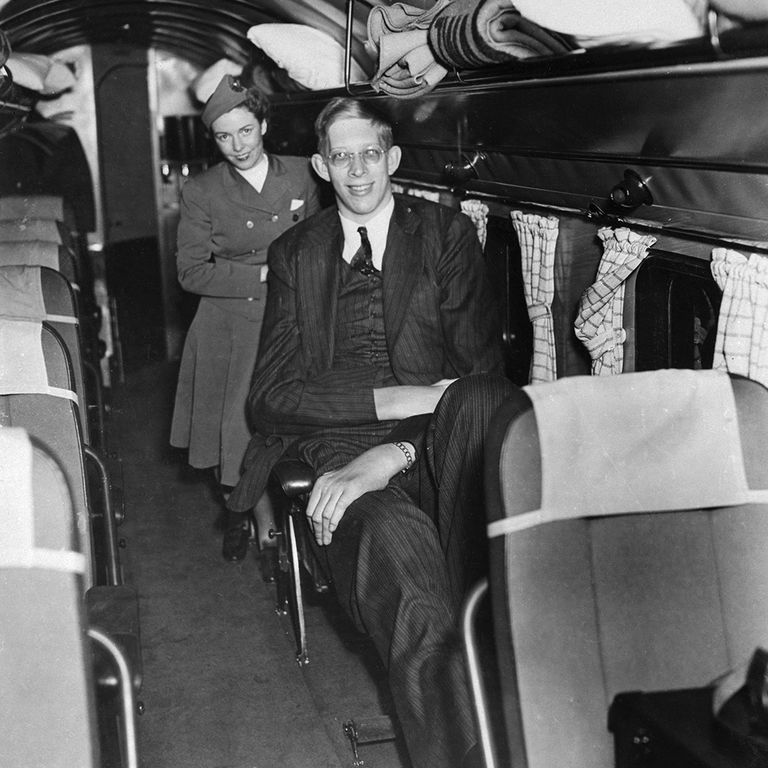 https://www.gettyimages.com/detail/news-photo/heres-robert-wadlow-americas-biggest-citizen-as-he-arrived-news-photo/515174314