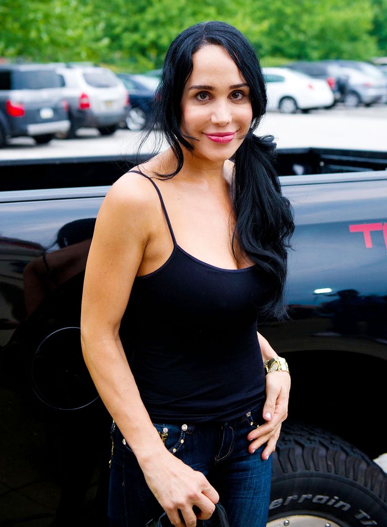 https://www.gettyimages.com/detail/news-photo/nadya-octomom-suleman-poses-at-the-celebrity-pillow-fight-news-photo/146704616