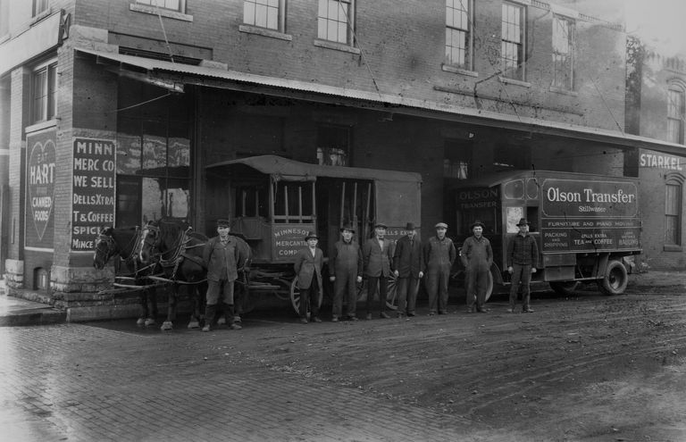 https://www.gettyimages.com/detail/news-photo/the-delivery-wagons-and-men-of-the-minnesota-mercantile-news-photo/576821670Minnesota Historical Society/CORBIS/Corbis via Getty Images