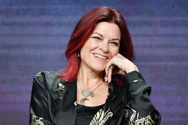 https://www.gettyimages.co.uk/detail/news-photo/rosanne-cash-of-country-music-a-film-by-ken-burns-speaks-news-photo/1165025037?adppopup=true