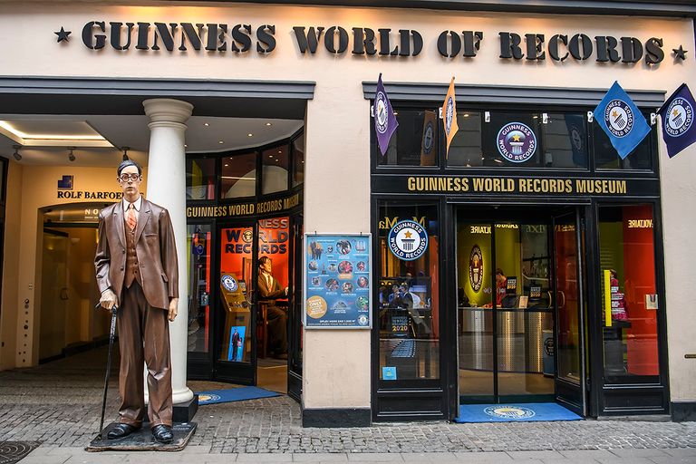 https://www.gettyimages.com/detail/news-photo/guinness-world-of-records-museum-with-figure-of-tallest-men-news-photo/1209557628