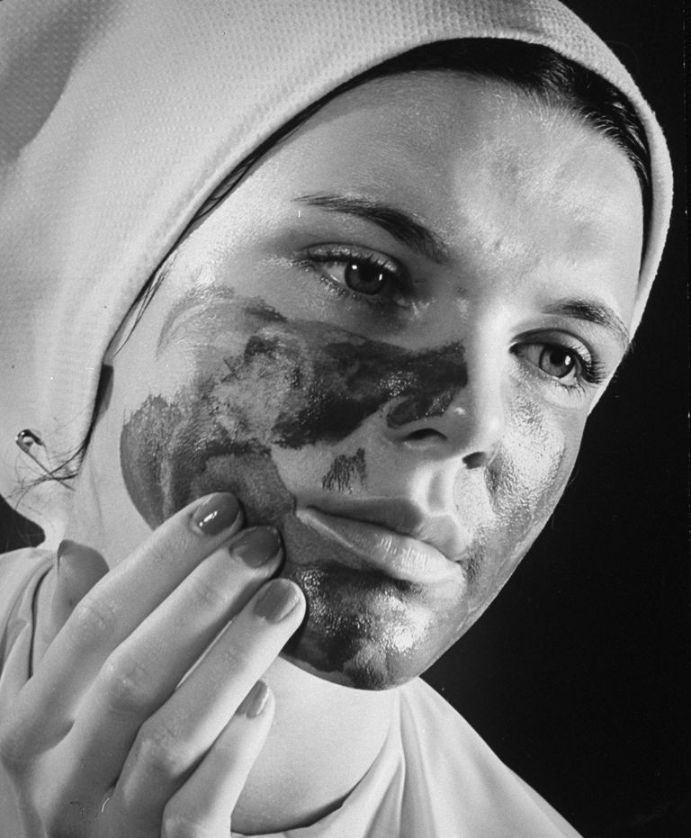https://www.gettyimages.co.uk/detail/news-photo/woman-using-a-beauty-care-skin-product-on-her-face-news-photo/50441216