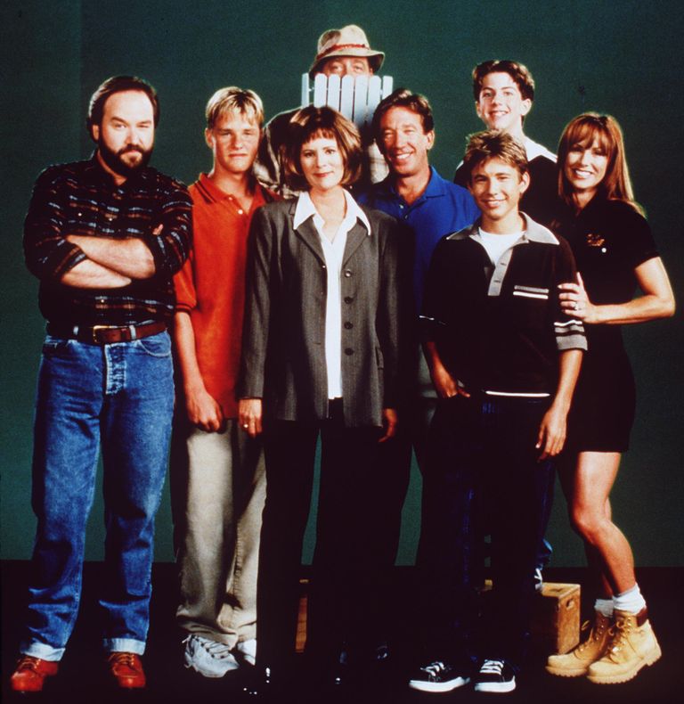 https://www.gettyimages.co.uk/detail/news-photo/the-cast-of-home-improvement-back-earl-hindman-and-taran-news-photo/906326