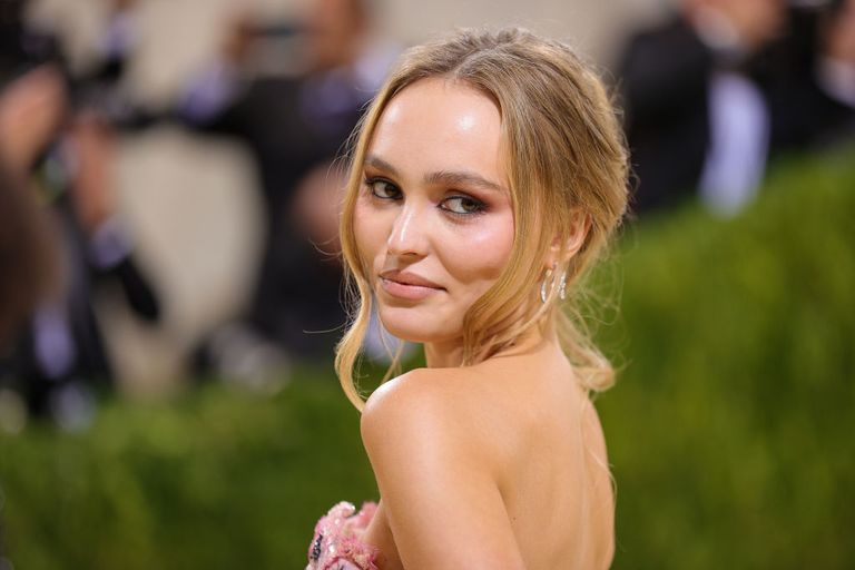 https://www.gettyimages.co.uk/detail/news-photo/vanessa-paradis-and-her-daughter-lily-rose-depp-attend-the-news-photo/927698220