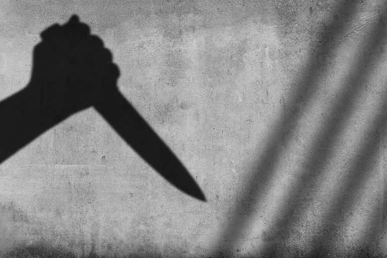 https://www.gettyimages.com/detail/photo/shadow-of-the-hand-holding-a-knife-on-wall-royalty-free-image/1401717334?phrase=knife+attack
