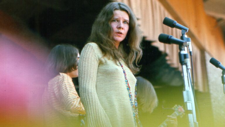 https://www.gettyimages.co.uk/detail/news-photo/singer-janis-joplin-of-the-bblues-rock-band-big-brother-and-news-photo/75957850