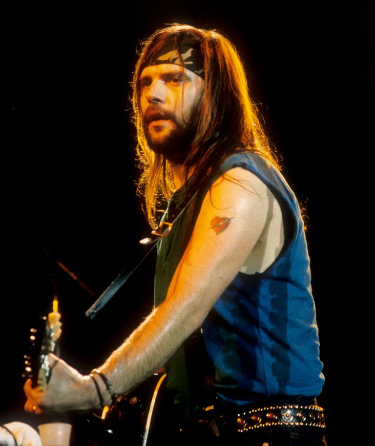 https://www.gettyimages.co.uk/detail/news-photo/steve-earle-performing-at-the-fillmore-auditorium-in-san-news-photo/98343416?adppopup=true