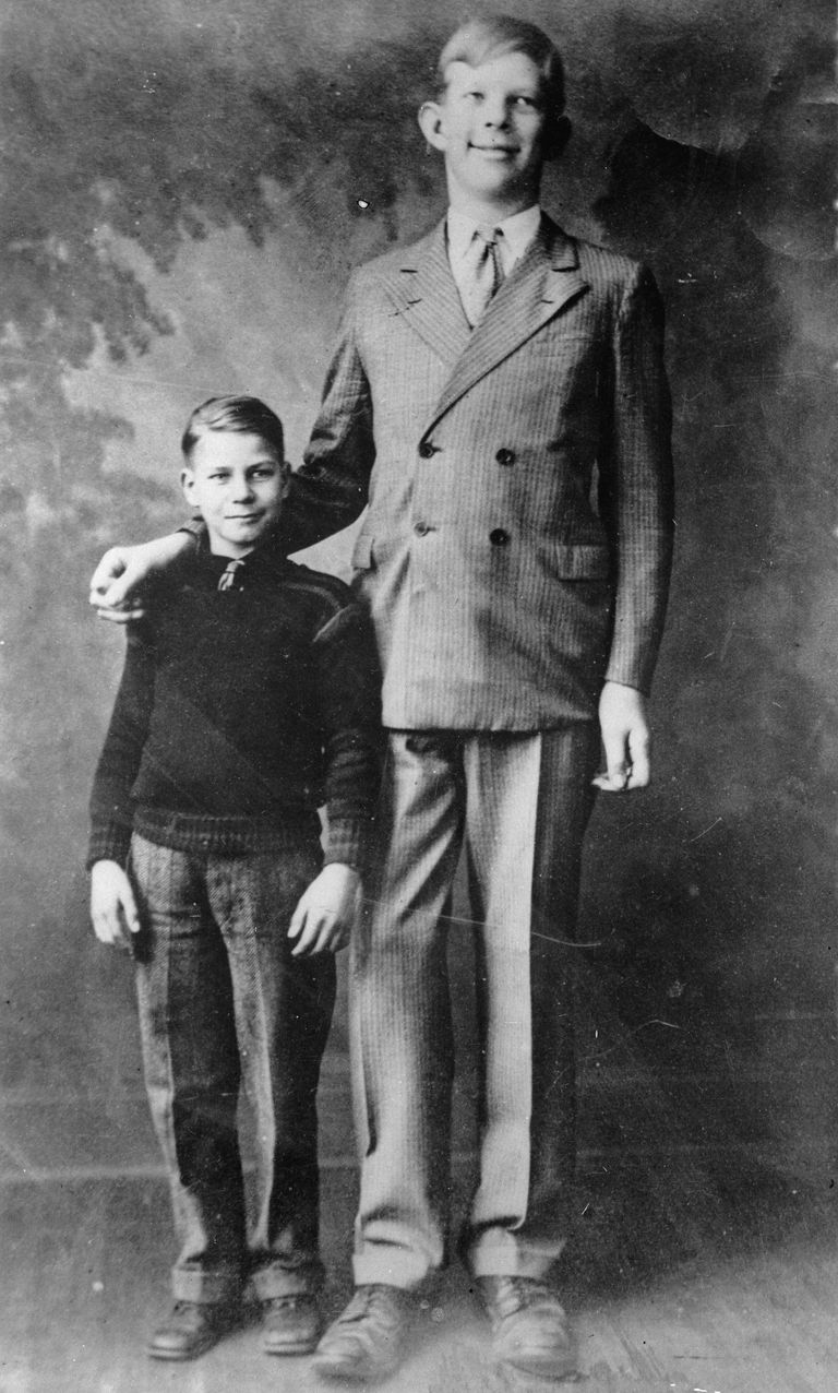 https://www.gettyimages.com/detail/news-photo/robert-wadlow-the-young-giant-is-ten-years-old-he-is-news-photo/92326878