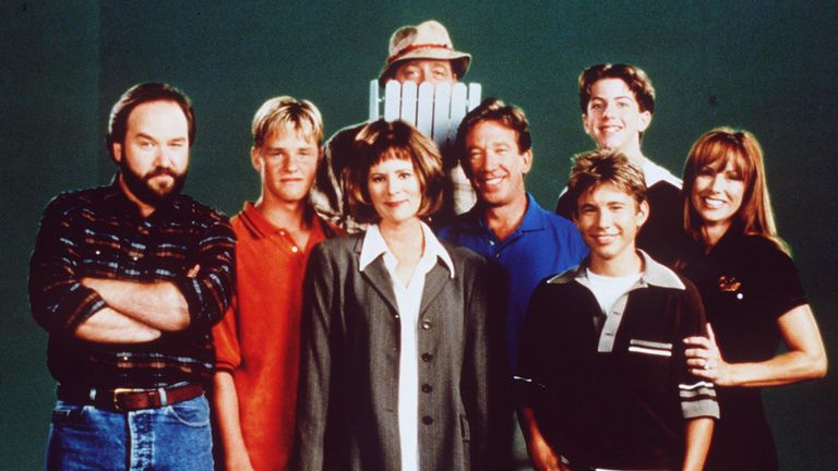 https://www.gettyimages.co.uk/detail/news-photo/the-cast-of-home-improvement-back-earl-hindman-and-taran-news-photo/906326