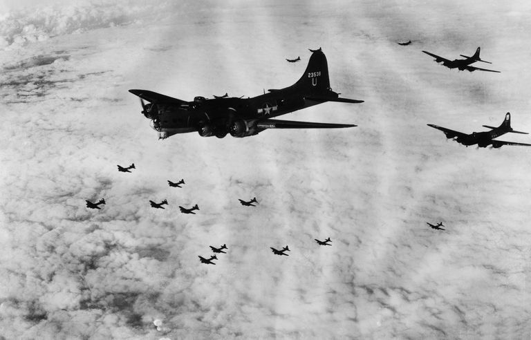 https://www.gettyimages.co.uk/detail/news-photo/squadron-of-boeing-b-17gs-known-as-flying-fortresses-flies-news-photo/3224386