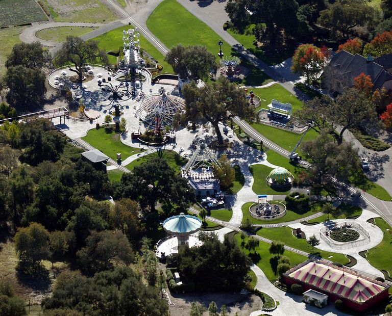 https://www.gettyimages.co.uk/detail/news-photo/michael-jackson-ranch-he-named-the-property-after-neverland-news-photo/871421364