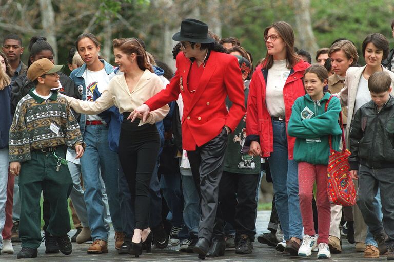 https://www.gettyimages.co.uk/detail/news-photo/michael-jackson-and-lisa-marie-presley-in-never-land-news-photo/524264256