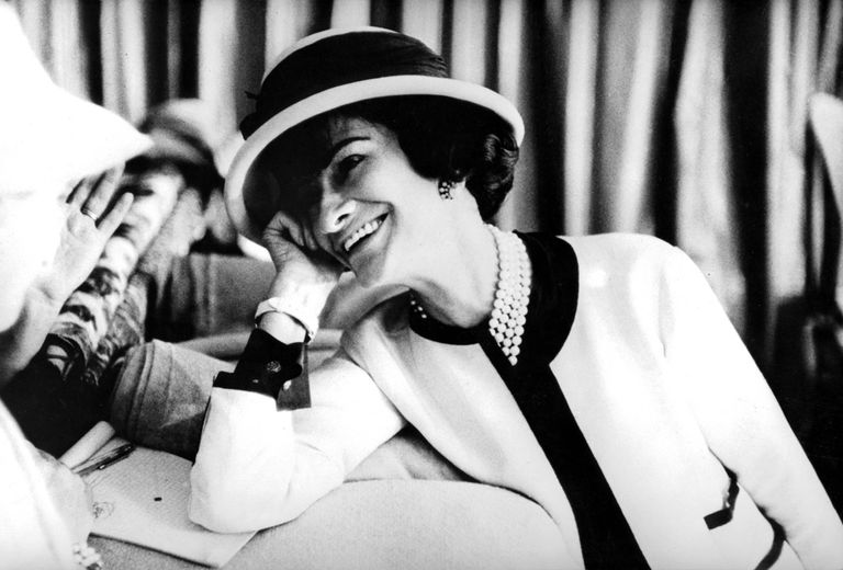 https://www.gettyimages.co.uk/detail/news-photo/fashion-designer-coco-chanel-c-early-50s-news-photo/89865776