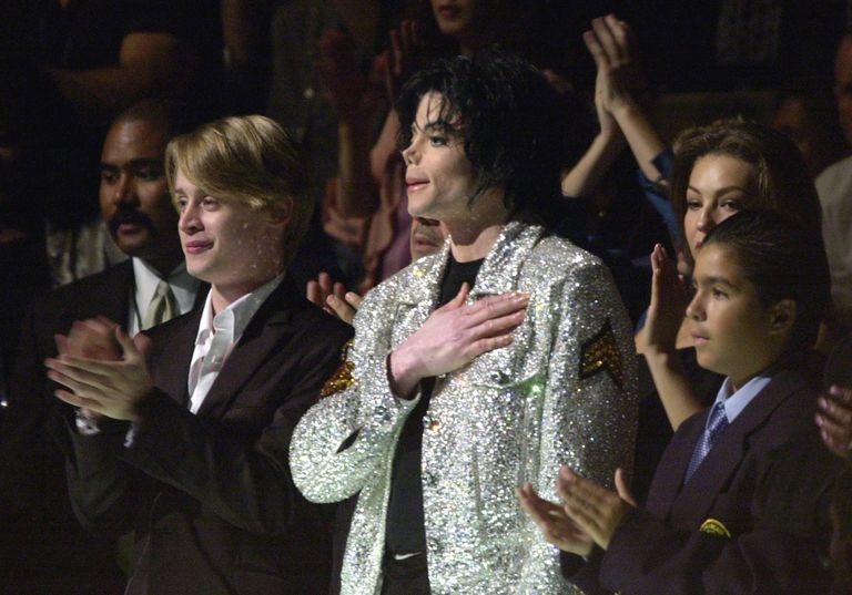https://www.gettyimages.co.uk/detail/news-photo/michael-jackson-and-macaulay-culkin-news-photo/88775857