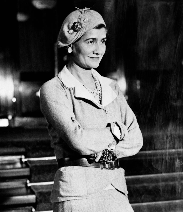 https://www.gettyimages.co.uk/detail/news-photo/coco-chanel-the-french-fashion-designer-ca-1926-news-photo/613502760