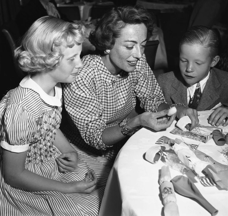 https://www.gettyimages.com/detail/news-photo/actress-joan-crawford-playing-with-toys-at-a-table-with-her-news-photo/522771037