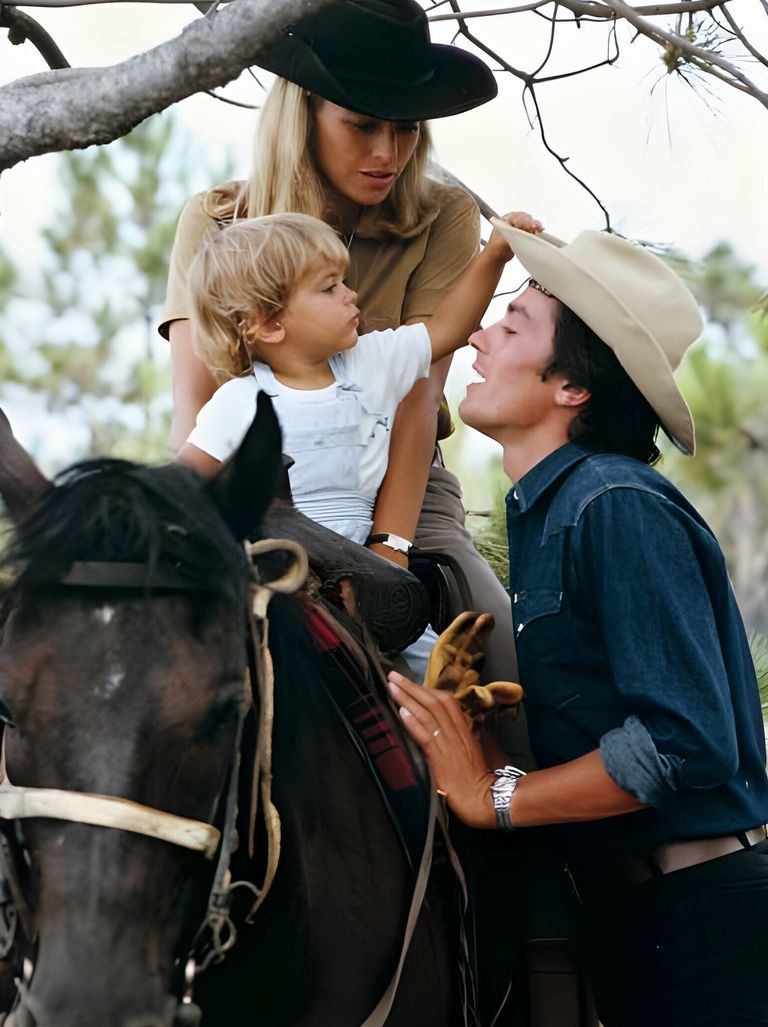 https://www.gettyimages.co.uk/detail/news-photo/french-actor-alain-delon-with-wife-nathalie-and-son-anthony-news-photo/106045984