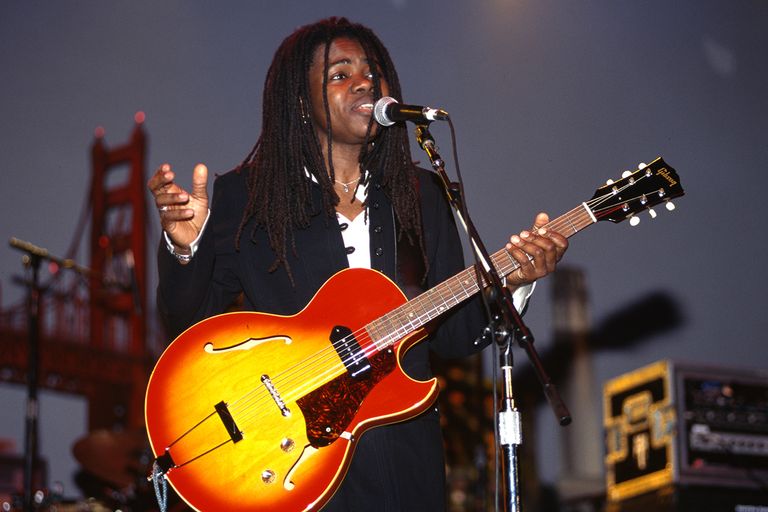 https://www.gettyimages.com/detail/news-photo/tracy-chapman-performs-as-part-of-the-the-bammies-at-the-news-photo/465555068