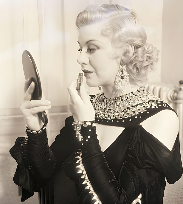 https://www.gettyimages.co.uk/detail/news-photo/hollywood-ca-a-close-up-of-miss-ginger-rogers-in-her-news-photo/515355286