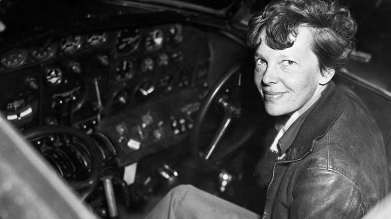 https://www.gettyimages.com/detail/news-photo/amelia-earhart-smiles-as-she-sits-clad-in-a-leather-news-photo/517323362?adppopup=true