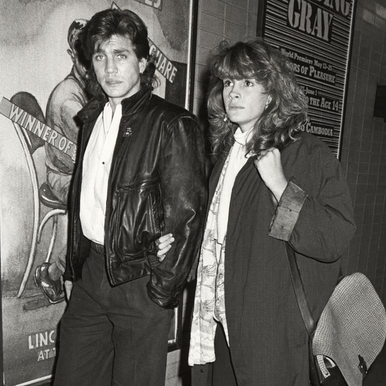 https://www.gettyimages.com/detail/news-photo/eric-roberts-and-julia-roberts-at-the-baronet-theater-in-news-photo/74707096