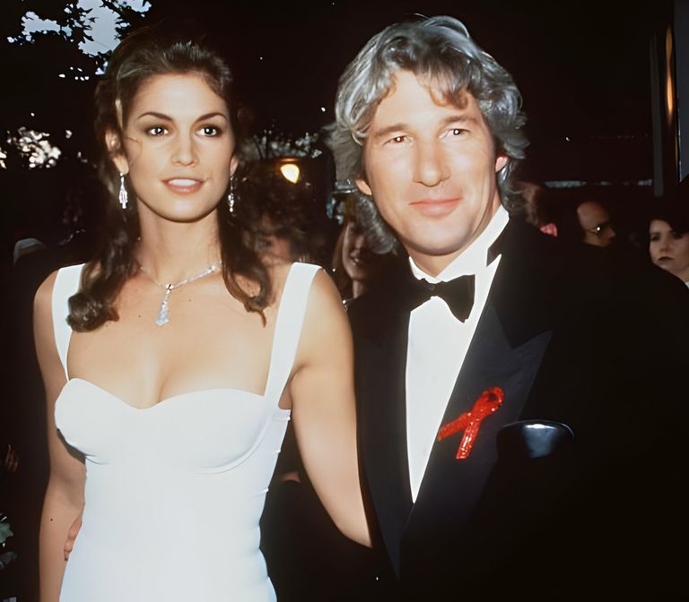 https://www.gettyimages.co.uk/detail/news-photo/cindy-crawford-and-richard-gere-stock-photo-photo-by-brenda-news-photo/909501