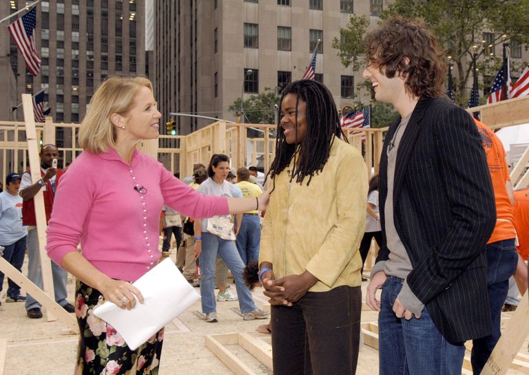 https://www.gettyimages.com/detail/news-photo/katie-couric-tracy-chapman-and-josh-groban-during-today-news-photo/110268766