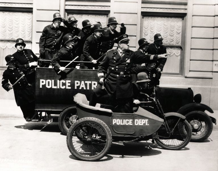 https://www.gettyimages.com/detail/news-photo/the-keystone-kops-series-starring-roscoe-fatty-arbuckle-and-news-photo/517388392