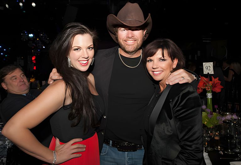 https://www.gettyimages.co.uk/detail/news-photo/krystal-keith-toby-keith-and-tricia-keith-attend-60th-news-photo/155048633