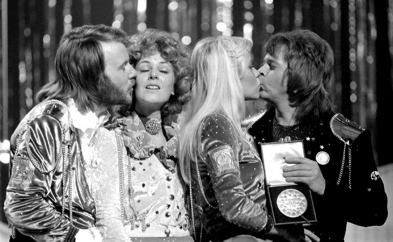 https://www.gettyimages.co.uk/detail/news-photo/the-pop-group-abba-congratulate-each-other-in-brighton-news-photo/828846166