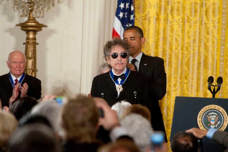 https://www.gettyimages.co.uk/detail/news-photo/bob-dylan-receives-the-presidential-medal-of-freedom-from-news-photo/145425075