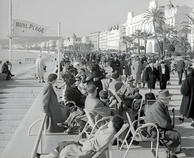 https://www.gettyimages.co.uk/detail/news-photo/strolling-sun-seekers-jam-the-promenade-des-anglais-along-news-photo/514900294