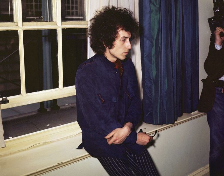 https://www.gettyimages.co.uk/detail/news-photo/bob-dylan-hanging-out-in-london-england-in-1965-news-photo/73907434