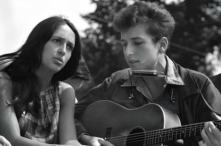 https://www.gettyimages.co.uk/detail/news-photo/folk-singers-joan-baez-and-bob-dylan-performing-in-news-photo/168191811