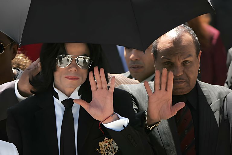 https://www.gettyimages.co.uk/detail/news-photo/michael-jackson-and-his-father-joe-jackson-wave-to-fans-as-news-photo/53062684