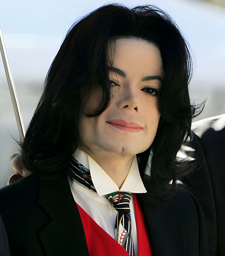 https://www.gettyimages.co.uk/detail/news-photo/michael-jackson-arrives-at-the-santa-barbara-county-news-photo/52734389