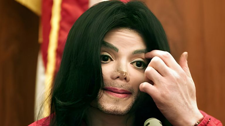 https://www.gettyimages.co.uk/detail/news-photo/file-picture-of-us-entertainer-michael-jackson-testifing-in-news-photo/52009864