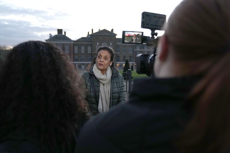 https://www.gettyimages.com/detail/news-photo/woman-is-interviewed-by-the-media-outside-kensington-palace-news-photo/2097702861